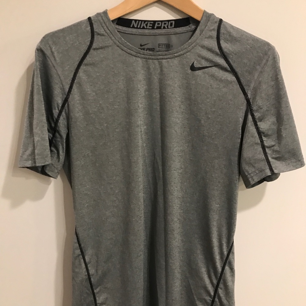 NIKE PRO: Fitted Men’s Workout Shirt
